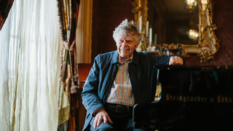 USF honors star alum Gordon Getty