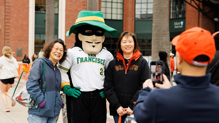 alumni with mascot at giants game