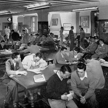 Students in the commuter lounge in 1949